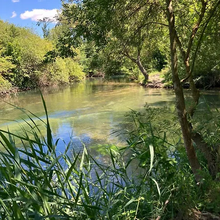 Petit Cocon Avec Terrasse Appartement LʼIsle-sur-la-Sorgue Buitenkant foto